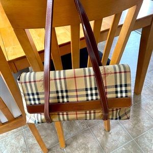 AUTHENTIC BURBERRY WOMAN SHOULDER BAG.